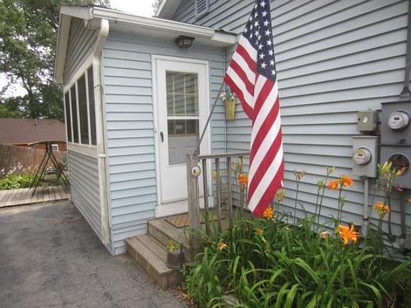 4th image of 50 Saint James Ave
