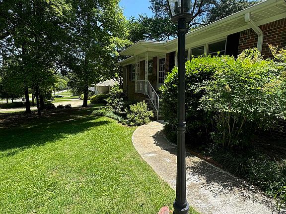 2nd image of 2208 Rockview Ln