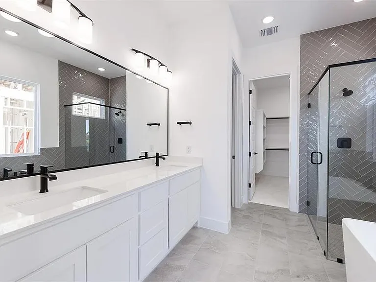 110 Pennybacker Ln — Photo 12