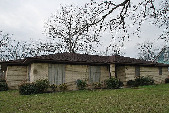 1st image of 306 S Hackberry St