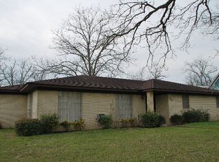 306 S Hackberry St, Moulton, TX 77975