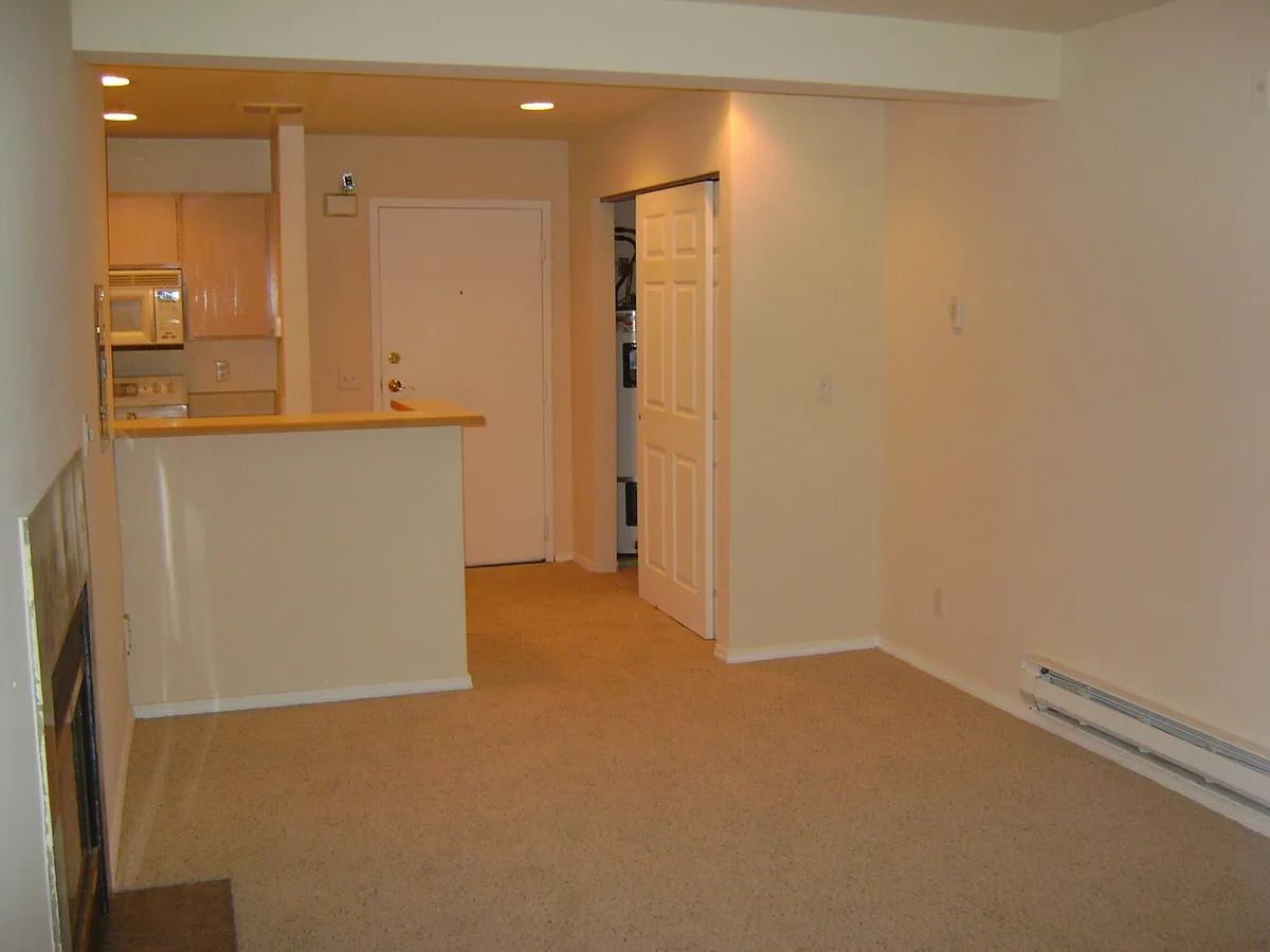 Building Photo - 5333 15th Ave S #2E