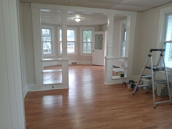 5th image of 563 Columbia Ave