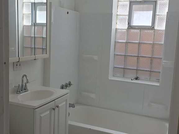5th image of 5621 S Elizabeth St #1