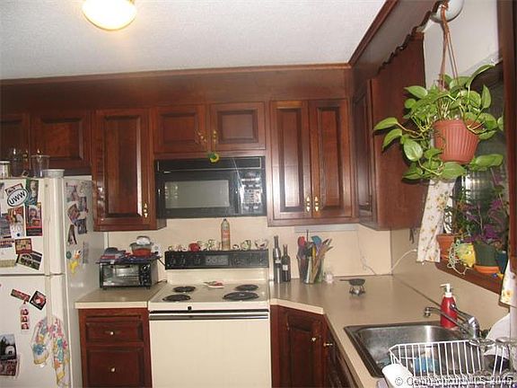 2nd image of 114 Wynwood Dr #114