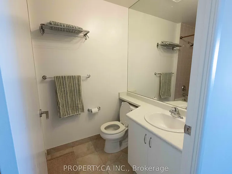 215 Fort York Blvd #2203 — Photo 3