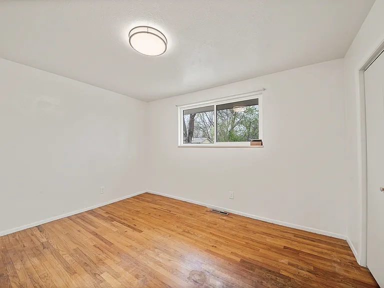 1070 S Coffman St — Photo 6