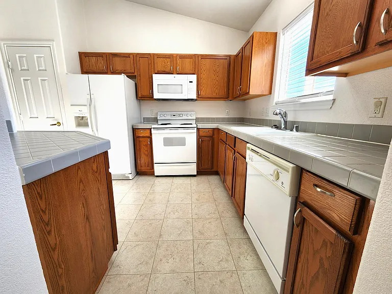 3895 Riviera Grv #202 — Photo 9