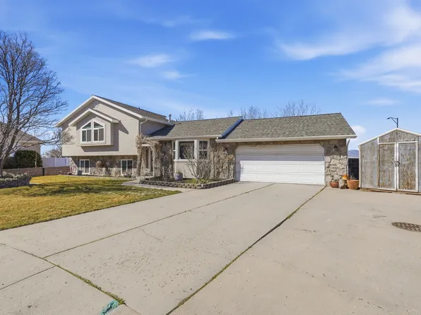 1320 E Woodhill Cir, Sandy, UT 84092