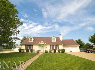 120 Delane Dr, Lexington, IL 61753
