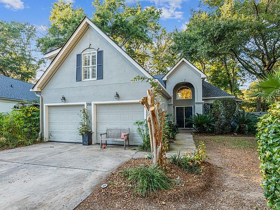 Front view main entrance to the right