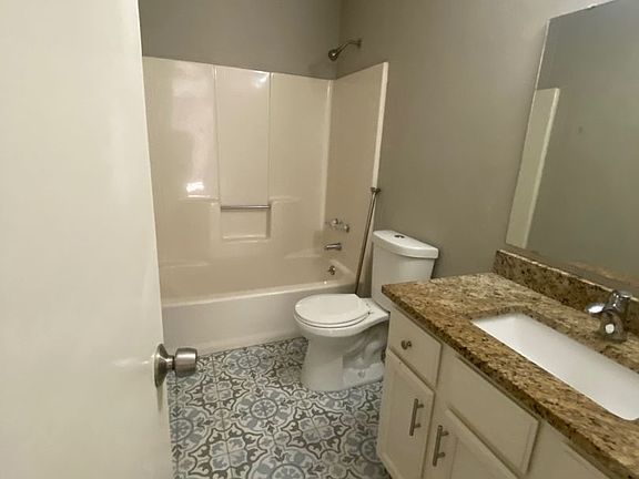 4th image of 408 NE Ash Ct