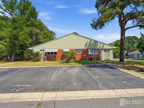 2nd image of 10 Bennington Ln #H