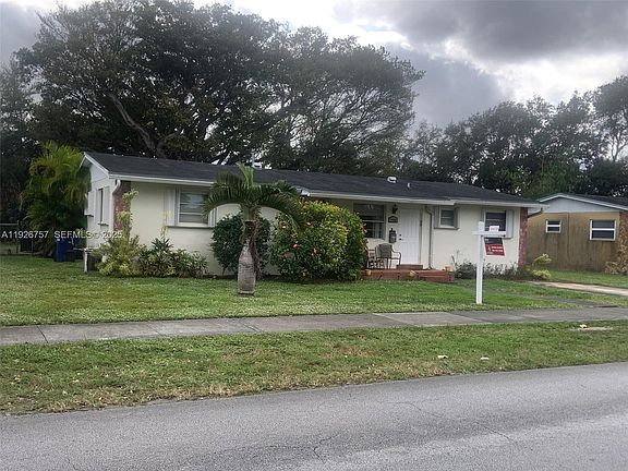 3rd image of 1420 North Dr