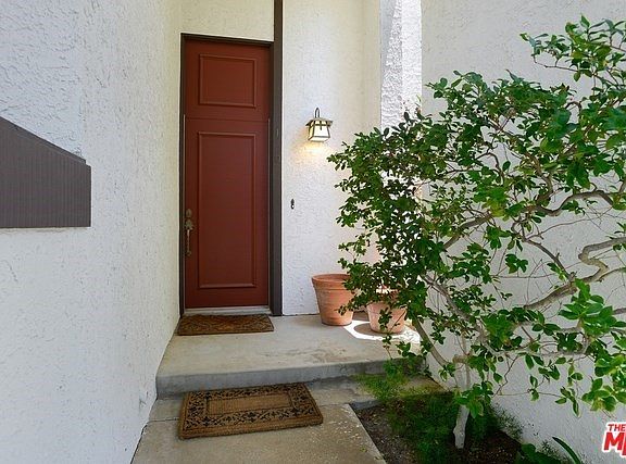 3rd image of 1600 Palisades Dr