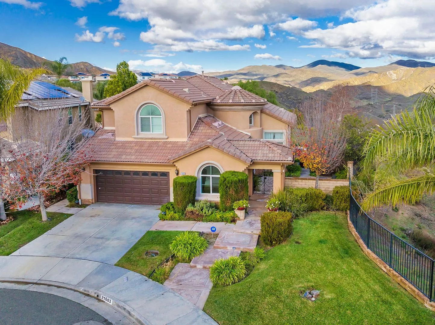 4 Bedroom, 3 Bath, Plus Office, Pool Home with View! — Photo 1