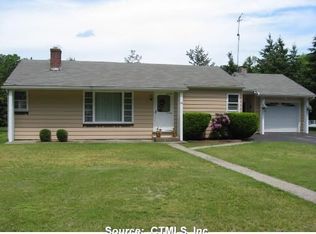 93 Sabin St, Putnam, CT 06260