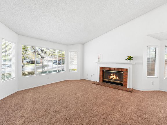 5th image of 39709 Dover Dr