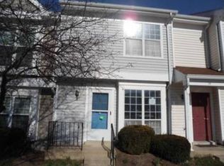 33 Essex Sq, Sterling, VA 20164