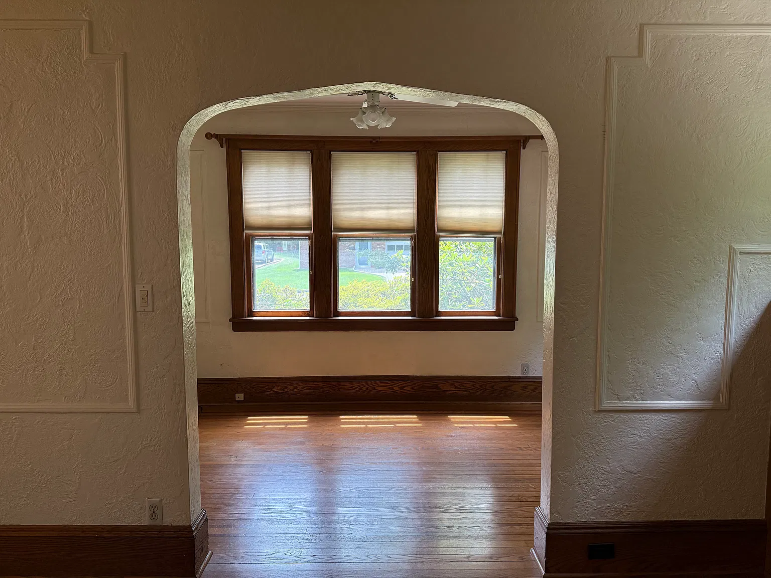 3 bed, 1.5 bath, 1643 sqft, $4,200 — Photo 4