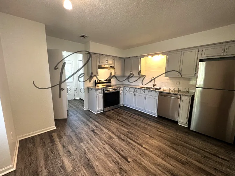 705D NE Ball Dr — Photo 3