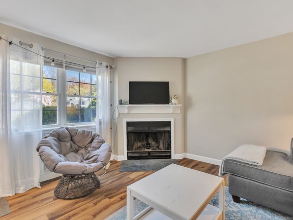 52 Crystal Ln APT D, Mansfield, CT 06268