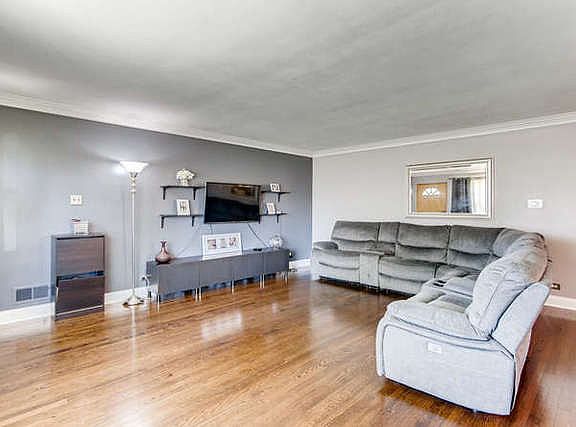 4th image of 10546 Essex St