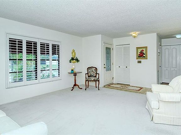 4th image of 3845 Easton St