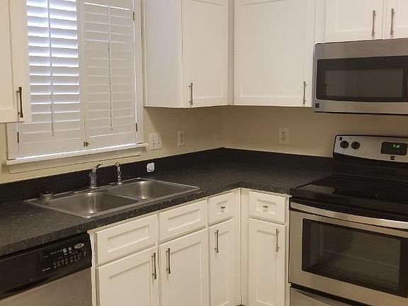 3rd image of 410 Sunvista Ct
