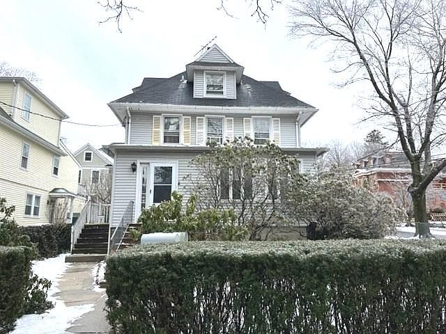 Charming 1st Floor Apartment ON MILBANK AVE!