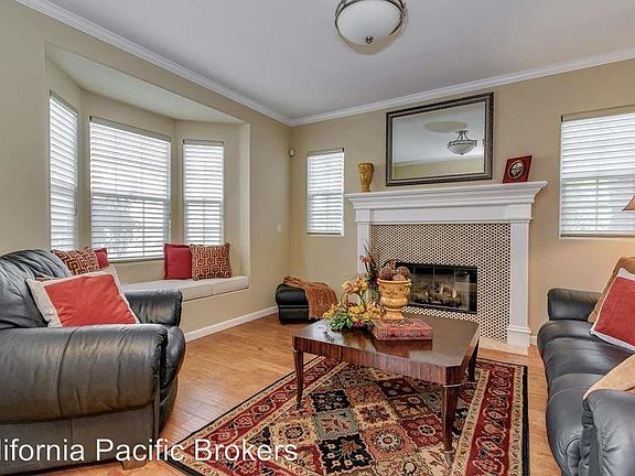5th image of 3293 Griffon St W