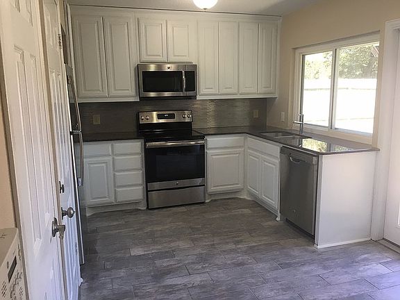 5th image of 4818 Cloverdale Ln