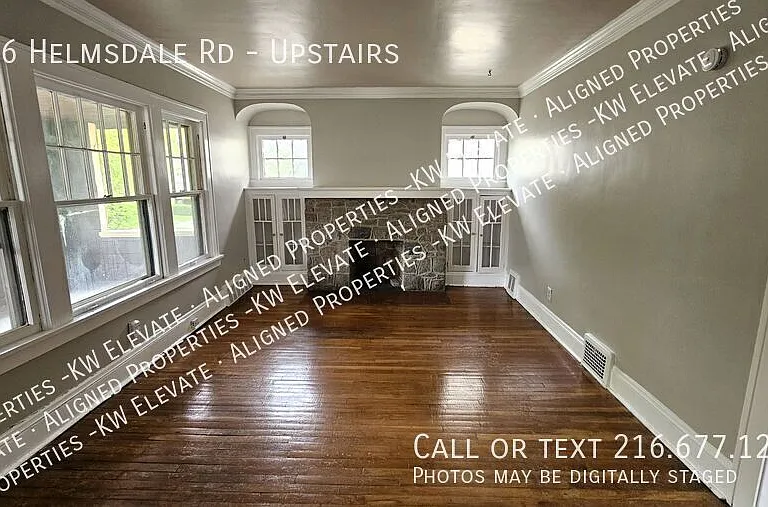 886 Helmsdale Rd #UPSTAIRS — Photo 2