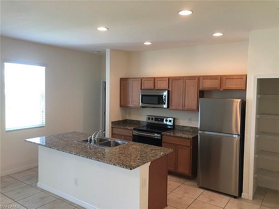 2nd image of 1613 NE 1st Pl