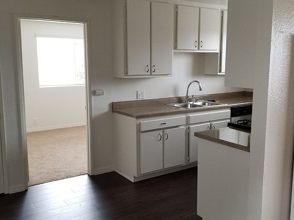 3rd image of 3325 W 139th St APT 9