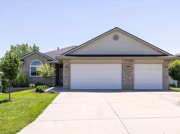 230 E View Dr, Council Bluffs, IA 51503
