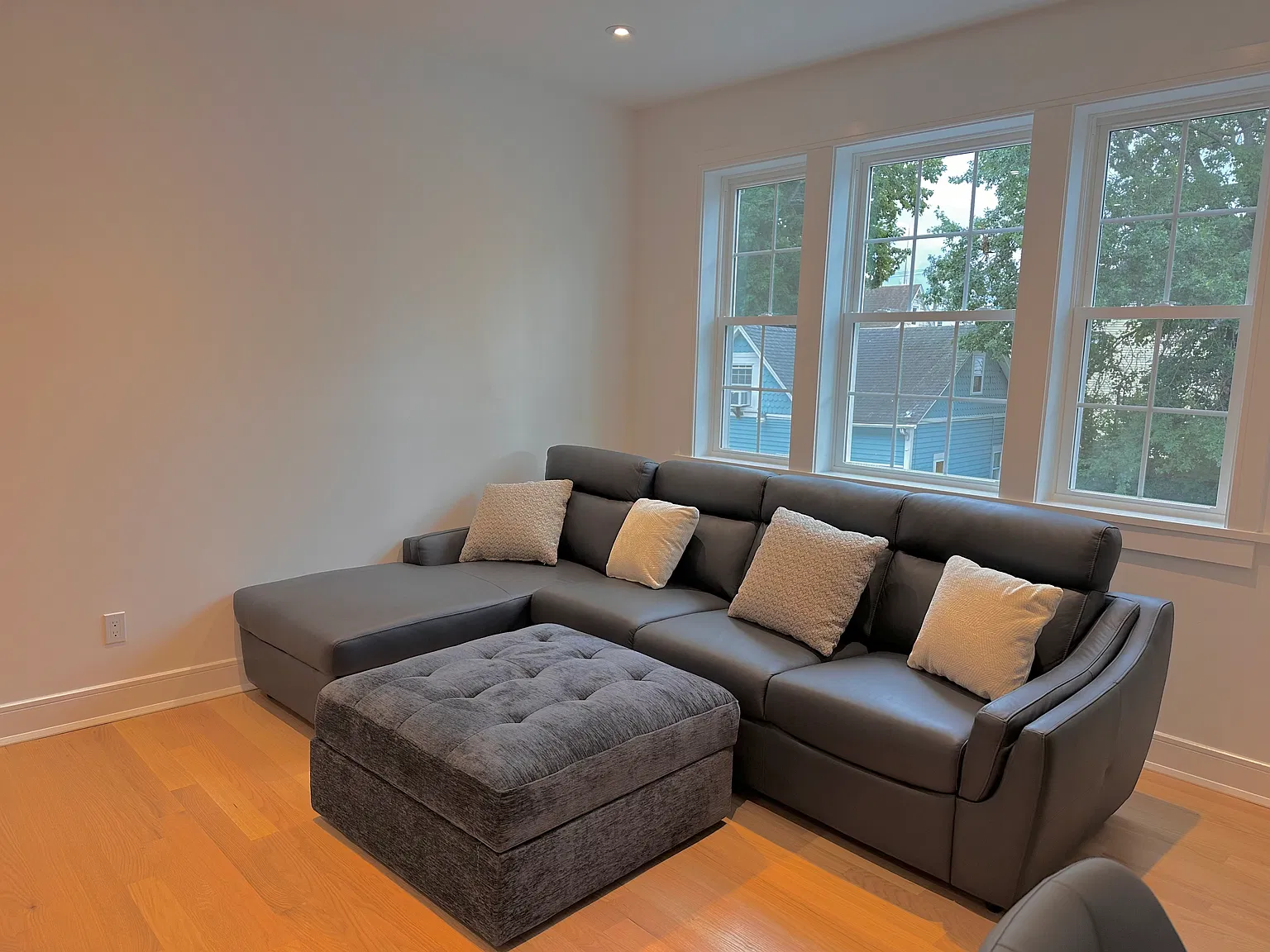 3 bed, 2.5 bath, 1980 sqft, $4,900 — Photo 3