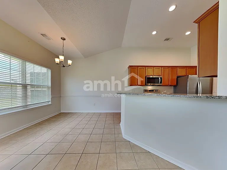 632 Stonebridge Cir — Photo 4