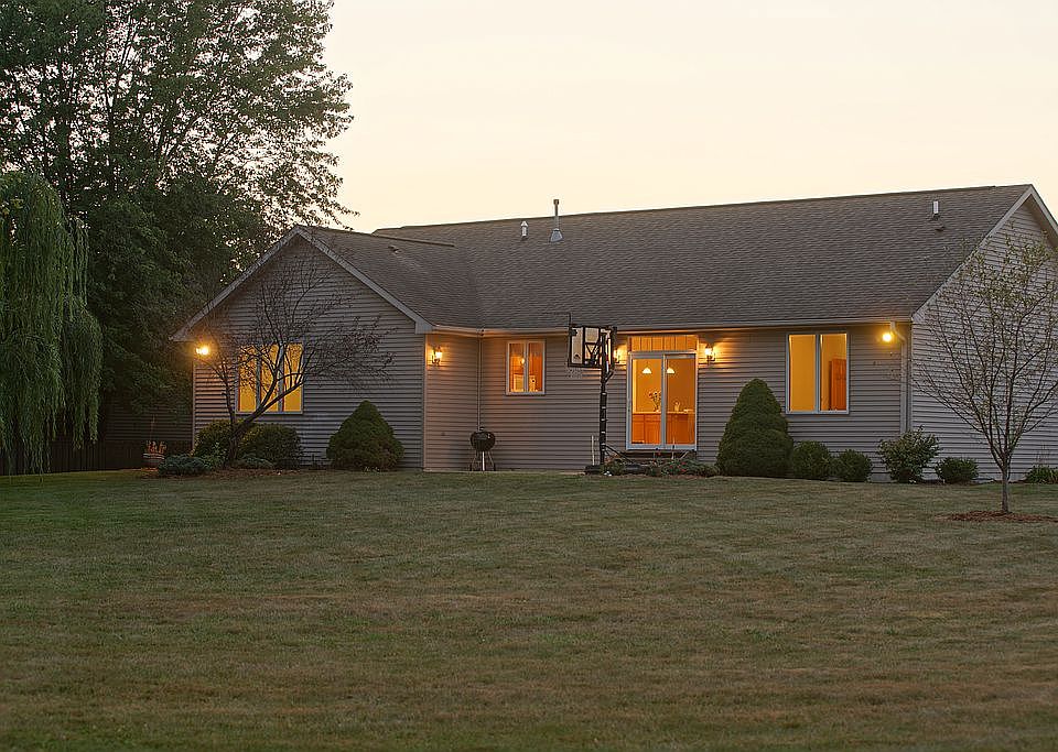 2nd image of 3920 Mapleshade Ct