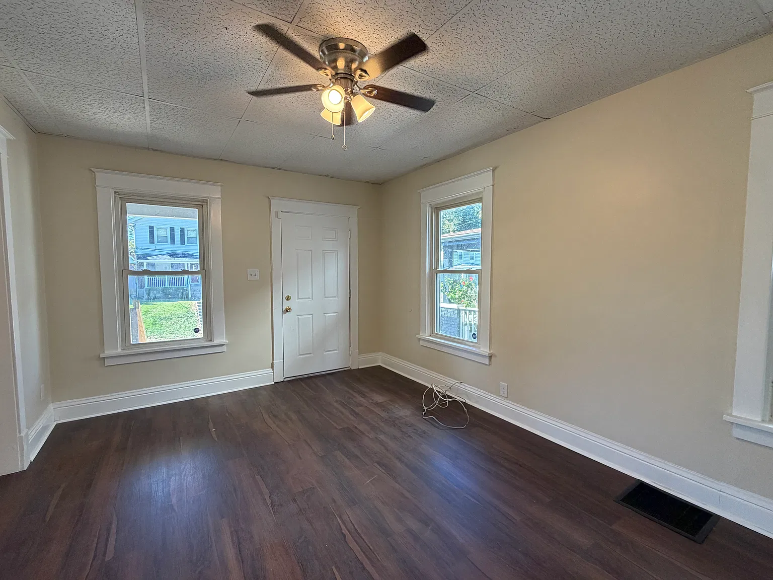 3 bed, 1200 sqft, $1,800 — Photo 4
