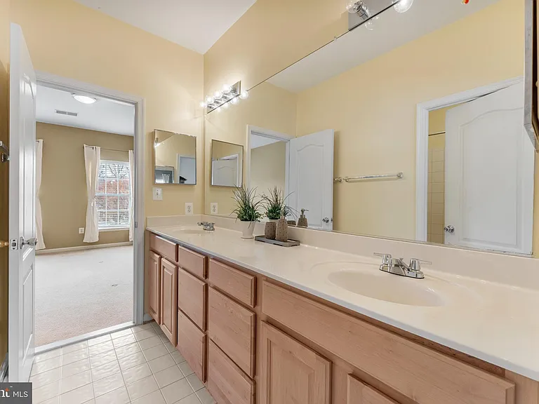 6002 Saint Hubert Ln — Photo 23