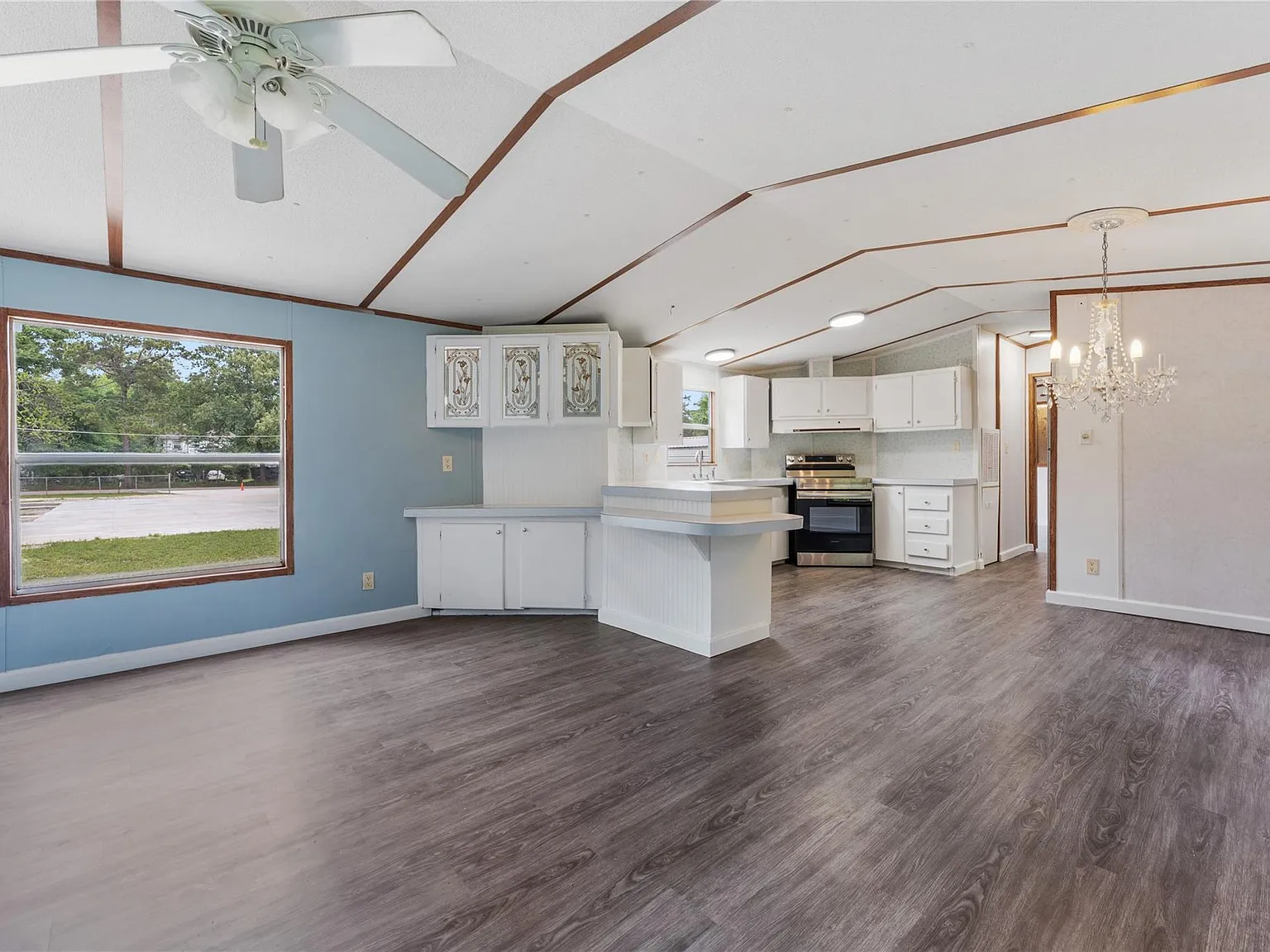 2 bed, 2.0 bath, 975 sqft, $1,300 — Photo 1