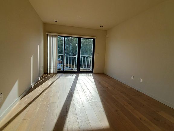 5th image of 2652 Harrison St APT 306
