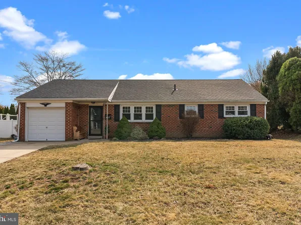 457 Cooper Dr, Warminster, PA 18974