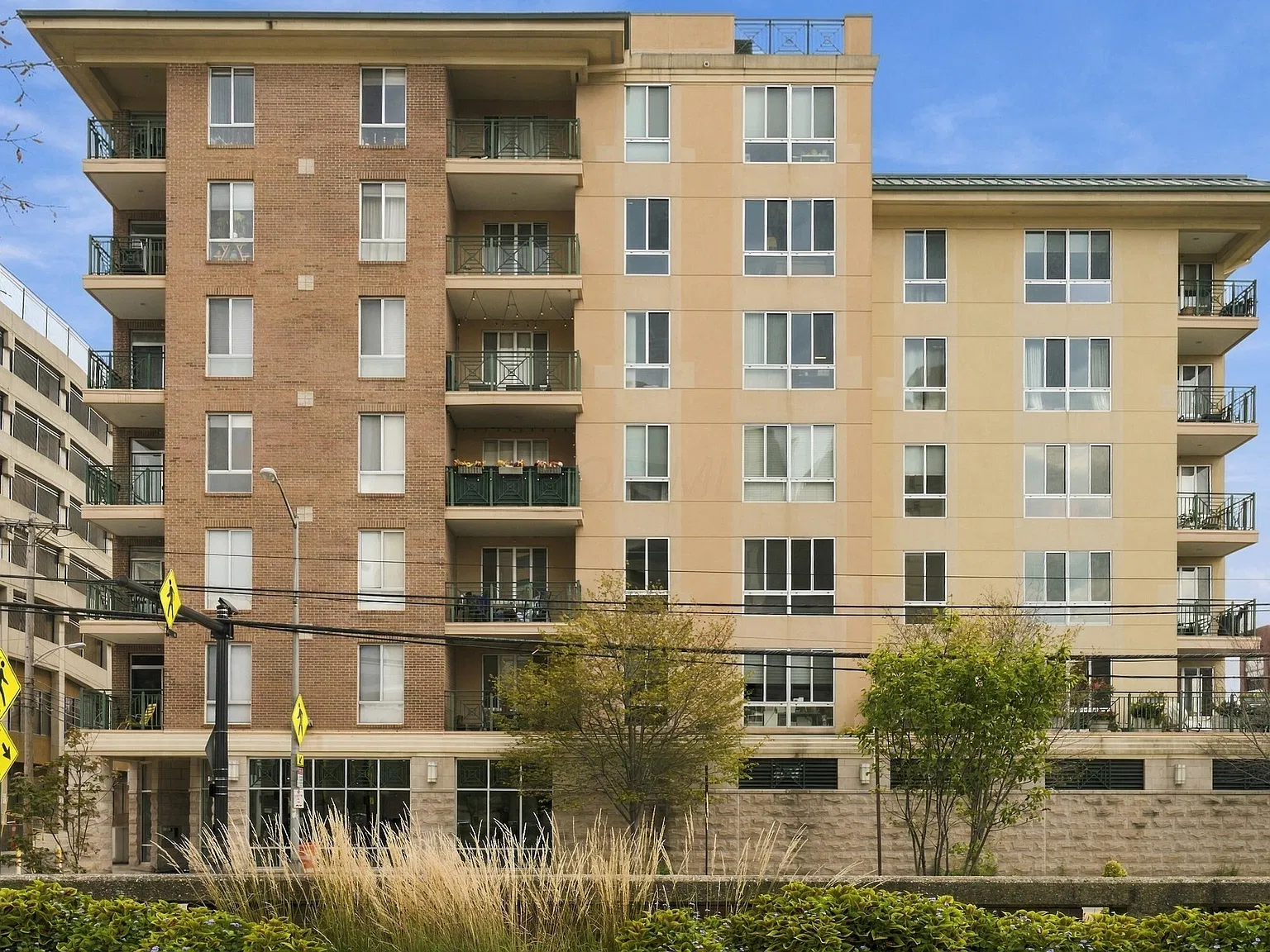 2 bed, 2.0 bath, 1442 sqft, $2,000 — Photo 1