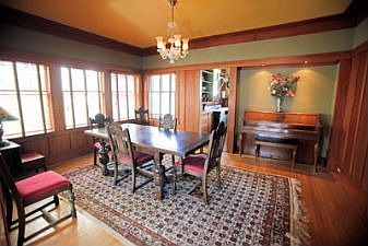 Dining :: 484 37th Ave.