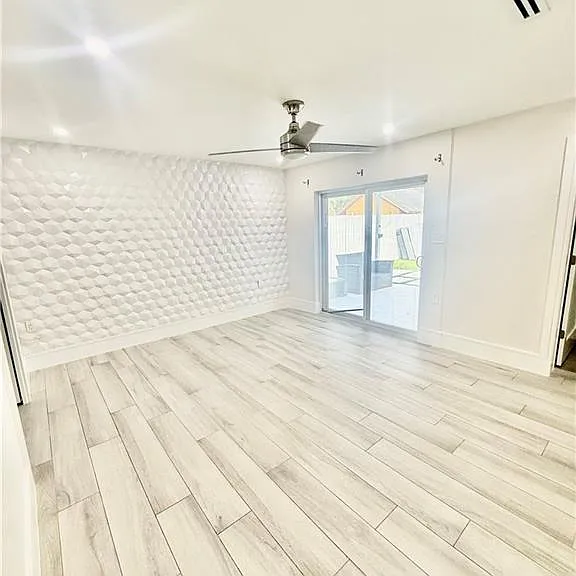 733 Pine Cone Ln — Photo 16