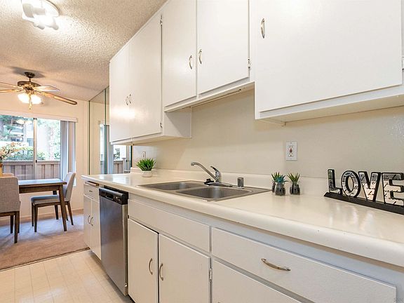 4th image of 1885 Diamond St #133
