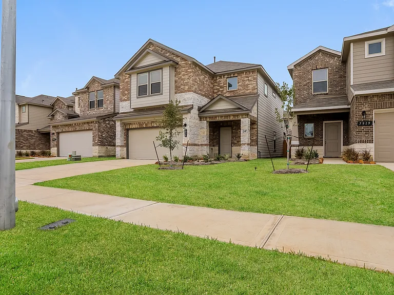 7915 Fijian Cypress Dr — Photo 2