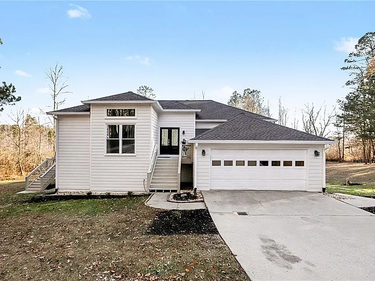 241 Nacoochee Dr — Photo 2
